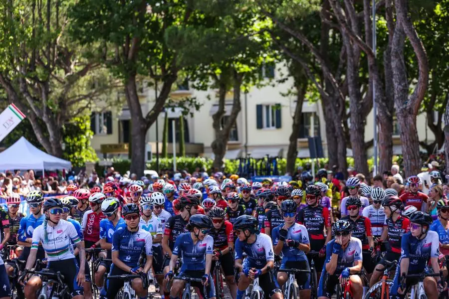 Giro d'Italia Women, la partenza della seconda tappa da Sirmione