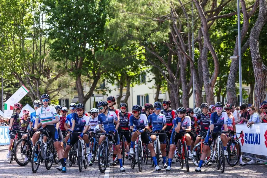 Giro d'Italia Women, la partenza della seconda tappa da Sirmione