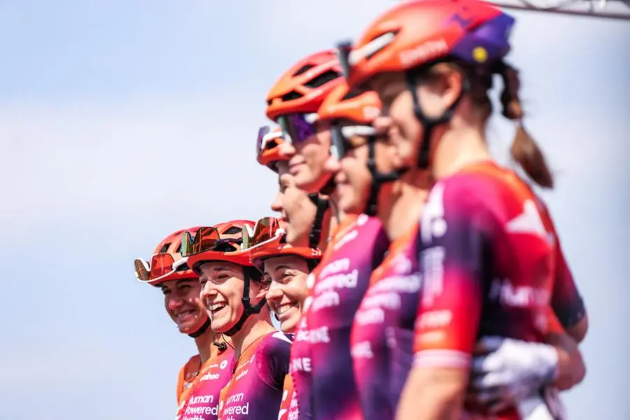 Giro d'Italia Women, la partenza della seconda tappa da Sirmione
