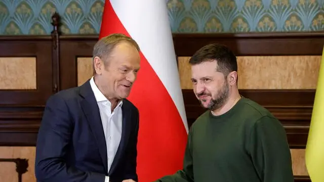 epa11096199 Ukrainian President Volodymyr Zelensky (R) shakes hands with Polish Prime Minister Donald Tusk (L) during their meeting in Kyiv (Kiev), Ukraine, 22 January 2024. The Polish prime minister arrived in Kyiv to meet with top Ukrainian officials amid the Russian invasion. EPA/SERGEY DOLZHENKO