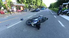Scontro tra moto e scooter in viale Duca degli Abruzzi
