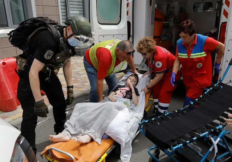 L'attacco russo con i missili all'ospedale pediatrico Okhmadyt di Kyiv