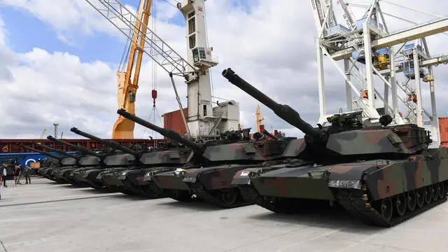 epa10715426 M1A1 Abrams tanks sit on the tarmac during the handover of the first batch of US tanks to the soldiers of the Polish Army in the port of Szczecin, Poland, 28 June 2023. 14 out of 116 purchased and modernized Abrams from the US Marine Corps have reached Poland. The tanks will become part of the equipment of the 18th Mechanized Division. EPA/Marcin Bielecki POLAND OUT