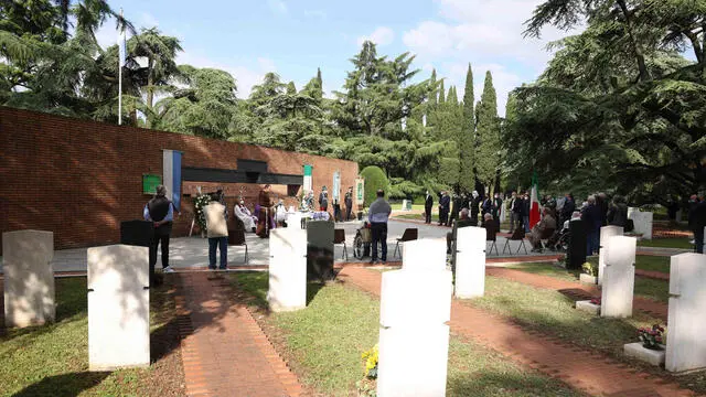 messa al cimitero Vantiniano per commemorazione strage di piazza Loggia, Brescia 28 maggio 2021. Ansa Filippo Venezia
