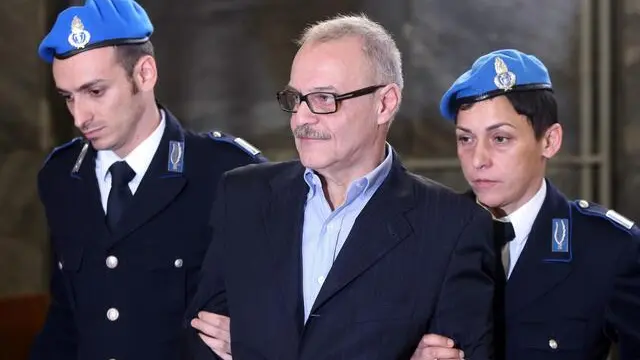 Renato Vallanzasca in tribunale a Milano al termine dell'udienza del processo in cui è accusato di rapina impropria per aver rubato in un supermercato, Milano, 10 ottobre 2014. ANSA / MATTEO BAZZI