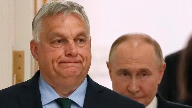 epa11459539 Hungarian Prime Minister Viktor Orban (L) and Russian President Vladimir Putin (R) arrive for a press conference after their bilateral talks at the Kremlin in Moscow, Russia, 05 July 2024. Viktor Orban is in Moscow for a one-day working visit. EPA/YURI KOCHETKOV BEST QUALITY AVAIL.