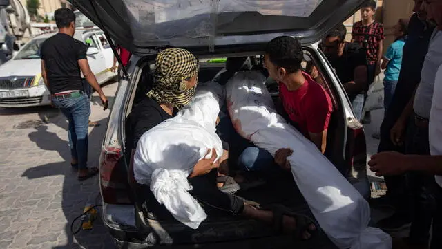 epa11461452 Palestinians carry the bodies of people who were killed in Israeli raids on the Khan Yunis camp in the southern Gaza Strip, 06 July 2024. More than 38,000 Palestinians and over 1,400 Israelis have been killed, according to the Palestinian Health Ministry and the Israel Defense Forces (IDF), since Hamas militants launched an attack against Israel from the Gaza Strip on 07 October 2023, and the Israeli operations in Gaza and the West Bank which followed it. EPA/HAITHAM IMAD