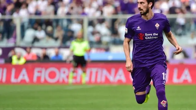 Fiorentina's Davide Astori in action during the Italian Serie A soccer match ACF Fiorentina vs US Palermo at Artemio Franchi stadium in Florence, Italy, 08 May 2016. ANSA/MAURIZIO DEGL'INNOCENTI