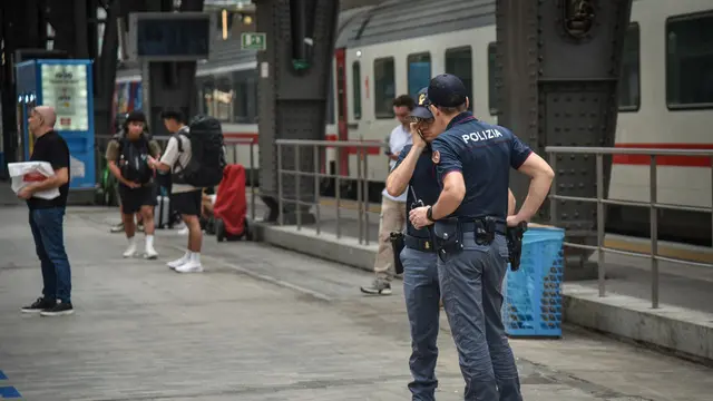 Controlli di sicurezza in Stazione centrale, Polizia di Stato, Milano 21 Giugno 2024 ANSA/MATTEO CORNER
