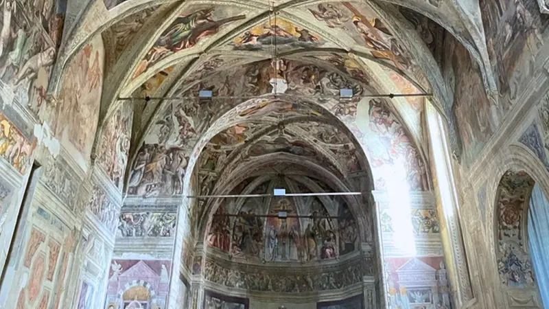 La Cappella Sistina di Brescia con le palme nel chiostro