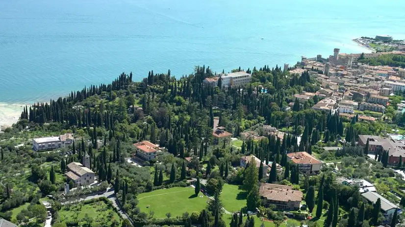 Una veduta di Sirmione dall'alto