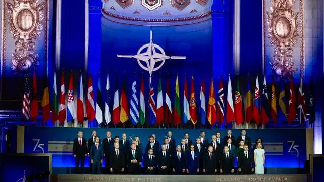 La premier Giorgia Meloni durante la photo family alla cerimonia del summit per i 75 anni della Nato al Mellon Auditorium a Washington, 9 luglio 2024 ANSA/ PALAZZO CHIGI.Filippo Attili ANSA PROVIDES ACCESS TO THIS HANDOUT PHOTO TO BE USED SOLELY TO ILLUSTRATE NEWS REPORTING OR COMMENTARY ON THE FACTS OR EVENTS DEPICTED IN THIS IMAGE; NO ARCHIVING; NO LICENSING NPK