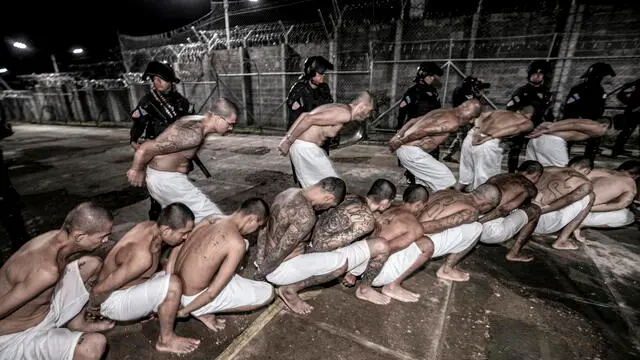 epa11405088 A handout photo made available by the Government of El Salvador shows the transfer of gang members to the Confinement Center for Terrorism (Cecot) in Tecoluca, El Salvador, 11 June 2024. El Salvador's President Nayib Bukele said that another 2,000 gang members were transferred to the country's high-security prison, called the Confinement Center for Terrorism (Cecot), which has a capacity of 40,000 members for these criminal structures and, according to Bukele is ''the largest in the Americas''. EPA/GOVERNMENT OF EL SALVADOR / HANDOUT HANDOUT/ EDITORIAL USE ONLY/ ONLY AVAILABLE TO ILLUSTRATE THE ACCOMPANYING NEWS (MANDATORY CREDIT) HANDOUT EDITORIAL USE ONLY/NO SALES HANDOUT EDITORIAL USE ONLY/NO SALES