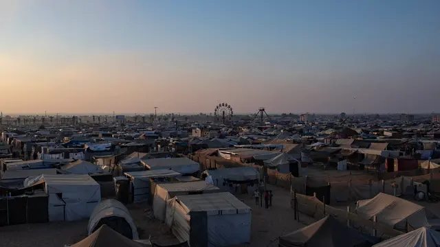 epa11469274 Displaced Palestinians set up their tents inside the Asdaa amusement park, west of Khan Yunis camp, south of the Gaza Strip, 09 July 2024. Since 07 October 2023, up to 1.7 million people, or more than 75 percent of the population, have been displaced throughout the Gaza Strip, some more than once, in search of safety, according to the United Nations Relief and Works Agency for Palestine Refugees in the Near East (UNRWA), which added that the Palestinian enclave is 'on the brink of famine', with 1.1 million people (half of its population) 'experiencing catastrophic food insecurity' due to the conflict and restrictions on humanitarian access. EPA/HAITHAM IMAD