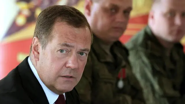 epa11374066 Russian Security Council Deputy Chairman Dmitry Medvedev meets with Russian servicemen on contract during his visit to the Pesochnensky military training ground near Sertolovo, Leningrad Region, Russia, 27 May 2024. EPA/EKATERINA SHTUKINA / SPUTNIK / GOVERNMENT PRESS SERVICE / POOL MANDATORY CREDIT