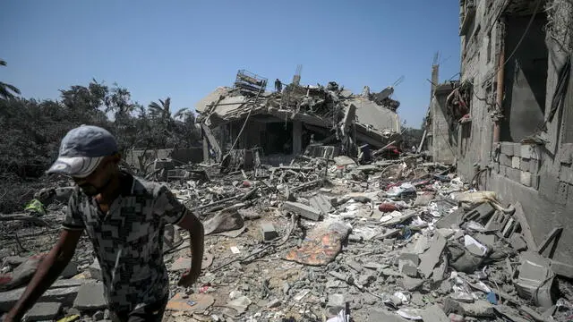 epa11467957 Palestinians inspect the rubble of a destroyed building following an Israeli air strike in Al Nuseirat refugee camp, central Gaza Strip, 09 July 2024. More than 16 Palestinians have been killed following Israeli air strikes in Al Nuseirat refugee camp on 09 July, according to the Palestinian Ministry of Health. The Israeli military stated that its troops are continuing 'operational activity' throughout the Gaza Strip. More than 38,000 Palestinians and over 1,455 Israelis have been killed, according to the Palestinian Health Ministry and the IDF, since Hamas militants launched an attack against Israel from the Gaza Strip on 07 October 2023, and the Israeli operations in Gaza and the West Bank which followed it. EPA/MOHAMMED SABER
