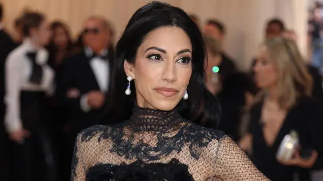 epa10603385 Huma Abedin arrives on the red carpet for the 2023 Met Gala, the annual benefit for the Metropolitan Museum of Art's Costume Institute, in New York, New York, USA, 01 May 2023. The theme of this year's event is the Met Costume Institute's exhibition, 'Karl Lagerfeld: A Line of Beauty.' EPA/JUSTIN LANE