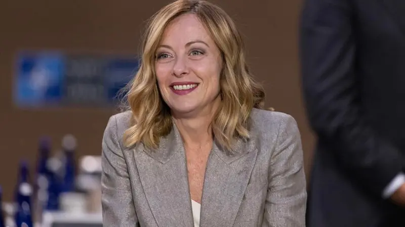 La premier Giorgia Meloni al vertice Nato - Foto Ansa/Epa/Micahel Reynolds © www.giornaledibrescia.it