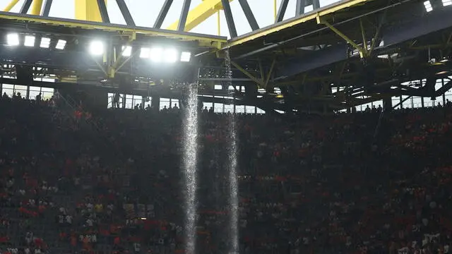 epa11470782 Water comes down from the edge of the stadium roof following heavy rainfall prior to the UEFA EURO 2024 semi-finals soccer match between the Netherlands and England, in Dortmund, Germany, 10 July 2024. EPA/ANNA SZILAGYI