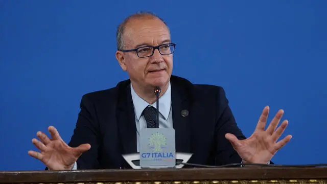 Il ministro italiano dell'Istruzione e del Merito Giuseppe Valditara durante la conferenza stampa di chiusura lavori del G7 Istruzione, nel salone del Palazzo della Borsa, Trieste 29 giugno 2024. ANSA/ANDREA MEROLA