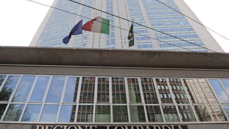 Dove. Il Pirellone a Milano
