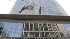 Dove. Il Pirellone a Milano
