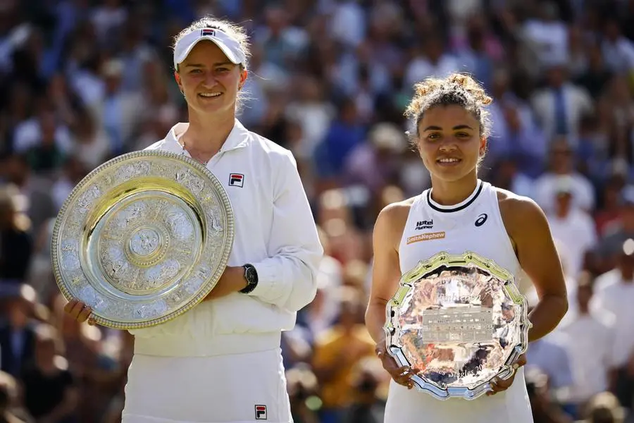 Jasmine Paolini e Barbora Krejcikova alla finale di Wimbledon
