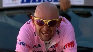 Marco Pantani in maglia rosa in un'immagine d'archivio del 4 giugno 1999 mentre taglia vittorioso il traguardo della 20/a tappa del Giro d'Italia, da Predazzo a Madonna di Campiglio di 175 km. ANSA / DANIEL DAL ZENNARO