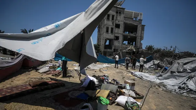 epa11476113 Palestinians inspect the scene after an Israeli air strike in the Al-Mawasi area of Khan Yunis, southern Gaza Strip, 13 July 2024. At least 71 Palestinians have been killed and 289 others injured after an Israeli military strike hit near tents of displaced people in the Al-Mawasi area of Khan Yunis, according to the Palestinian Ministry of Health. The Israeli military stated on 13 July, it targeted senior Hamas leaders in the area of Khan Yunis. More than 38,000 Palestinians and over 1,455 Israelis have been killed, according to the Palestinian Health Ministry and the IDF, since Hamas militants launched an attack against Israel from the Gaza Strip on 07 October 2023, and the Israeli operations in Gaza and the West Bank which followed it. EPA/MOHAMMED SABER