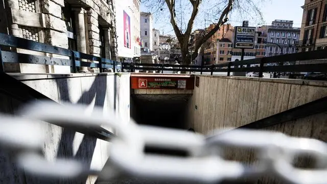 La stazione chiusa della Metro A Barberini, Roma, 25 marzo 2019. ANSA/ANGELO CARCONI