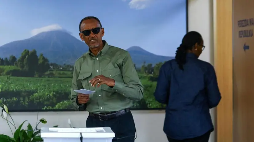 Paul Kagame durante le votazioni - Foto Ansa/Epa/Daniel Irungu © www.giornaledibrescia.it