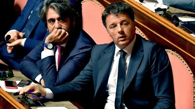 I senatori del Pd, Matteo Renzi e Francesco Bonifazi, durante l'informativa sulla vicenda Aquarius nell'aula di Palazzo Madama, Roma, 13 giugno 2018. ANSA/ETTORE FERRARI