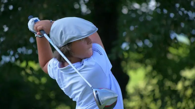 Andrea Polini ha 11 anni e ha scoperto il golf in un campo da minigolf - © www.giornaledibrescia.it