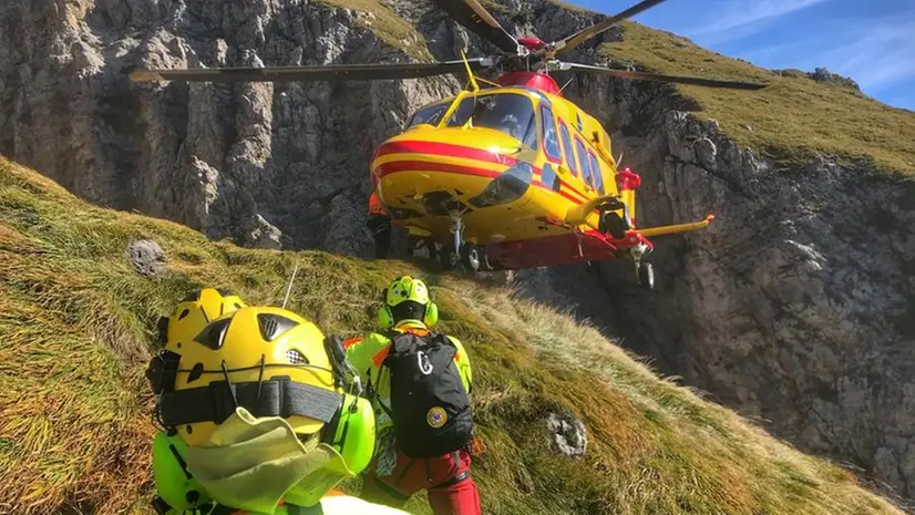 Morta una guida austriaca a Tignale, l'intervento dell'elisoccorso