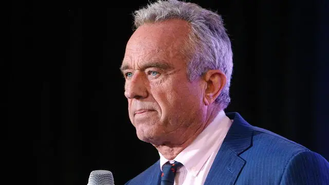 epa11367490 Independent US presidential candidate Robert Kennedy Jr speaks during the Libertarian Convention in Washington, DC, USA, 24 May 2024. The Libertarian Convention runs from 23 May until 26 May. EPA/WILL OLIVER