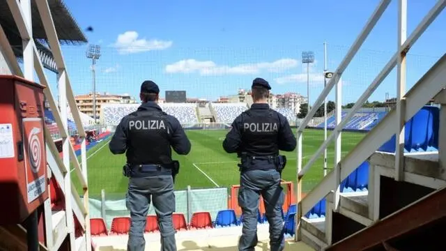 Polizia allo stadio a Crotone