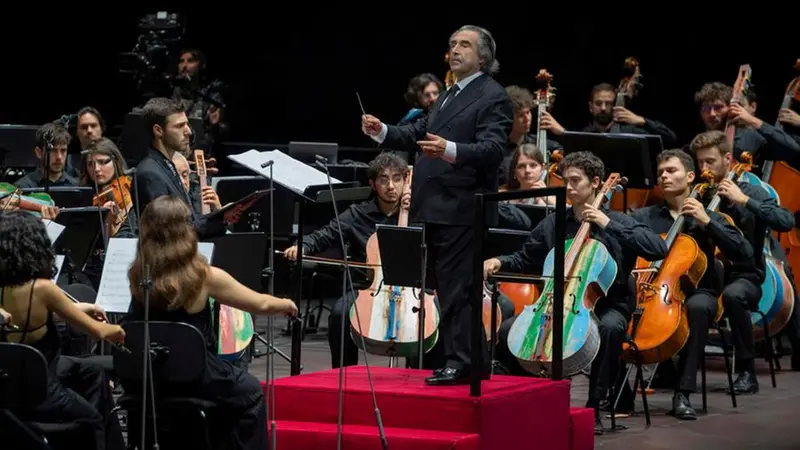 Riccardo Muti dirige Stabat Mater per Le vie dell'Amicizia - Foto Ansa © www.giornaledibrescia.it