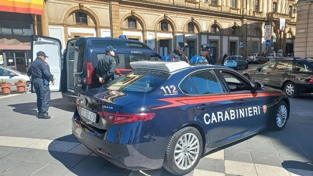 Carabinieri Caltanissetta, foto generica di controlli in centro città