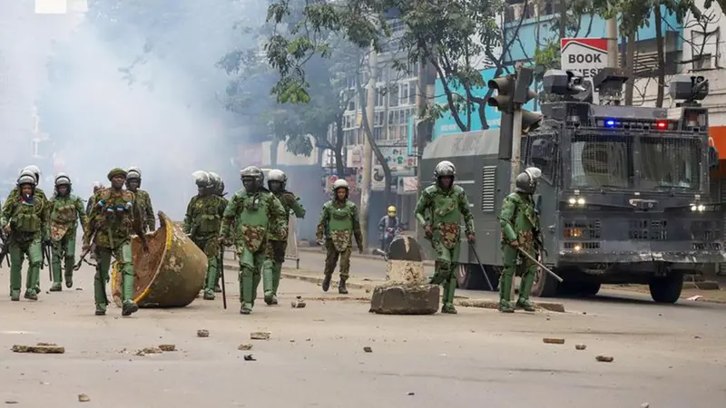 L'intervento dell'esercito - Foto Ansa/Epa/Str © www.giornaledibrescia.it