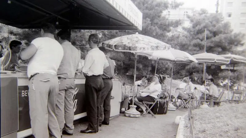 Il chiosco delle angurie vicino alla stazione di Brescia negli anni Sessanta - Foto © www.giornaledibrescia.it