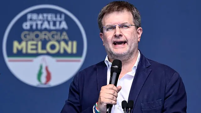 Il capo delegazione di Fratelli d Italia al Parlamento Europeo, Carlo Fidanza, durante il comizio di chiusura della campagna elettorale per le elezioni europee di Fratelli d Italia a piazza del Popolo, Roma, 1 giugno 2024. ANSA/RICCARDO ANTIMIANI