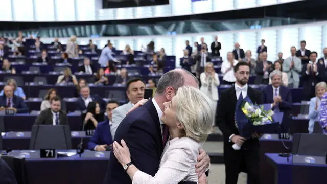 epa11485344 Ursula von der Leyen (R) is congratuladed by European People's Party (EPP) President Manfred Weber after being re-elected as European Commission President during a plenary session of the European Parliament in Strasbourg, France, 18 July 2024. MEPs re-elected Von der Leyen as European Commission President for the next five years. EPA/RONALD WITTEK