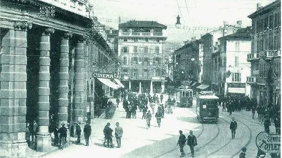 Una veduta  di corso Zanardelli  all'inizio del '900 - © www.giornaledibrescia.it