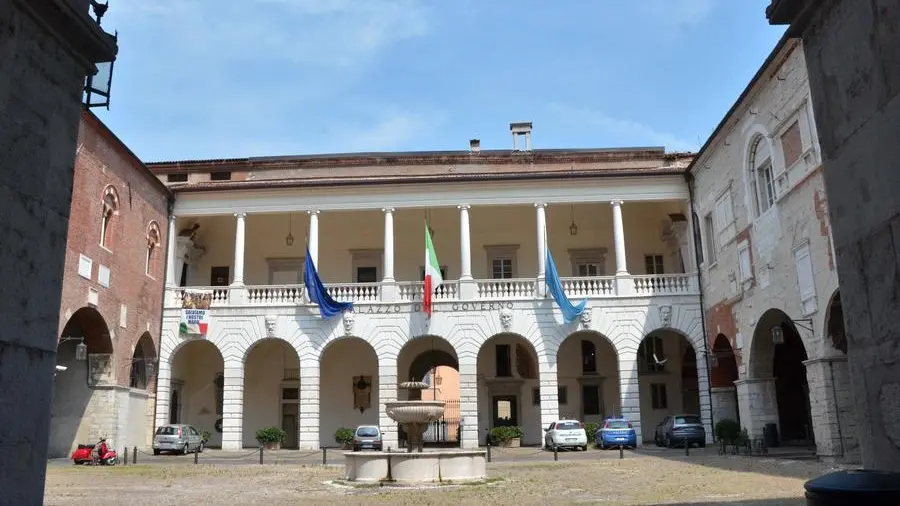 Uno scorcio del Broletto, «casa» della Provincia di Brescia - © www.giornaledibrescia.it