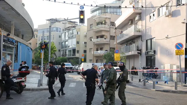 epa11486779 Police inspect the damage at the scene of an explosion possibly caused by an unmanned aerial vehicle (UAV), in Tel Aviv, Israel, 19 July 2024. According to a statement by the Israeli Defense Forces (IDF), one person was killed and eight others injured in the explosion, which was caused by 'a falling aerial target.' The explosion occured around 50 meters (164 feet) from the US Embassy in Tel Aviv. EPA/ABIR SULTAN