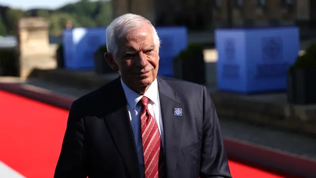 epa11485192 High Representative of the European Union for Foreign Affairs and Security Policy Josep Borrell arrives to attend the European Political Community (EPC) meeting at Blenheim Palace, in Woodstock, Oxfordshire, Britain, 18 July 2024. The British Prime Minister will host more than 45 European leaders at Blenheim Palace, the birthplace of Winston Churchill, for the European Political Community (EPC) summit. This is the 4th EPC meeting since the grouping was founded in October 2022. EPA/NEIL HALL