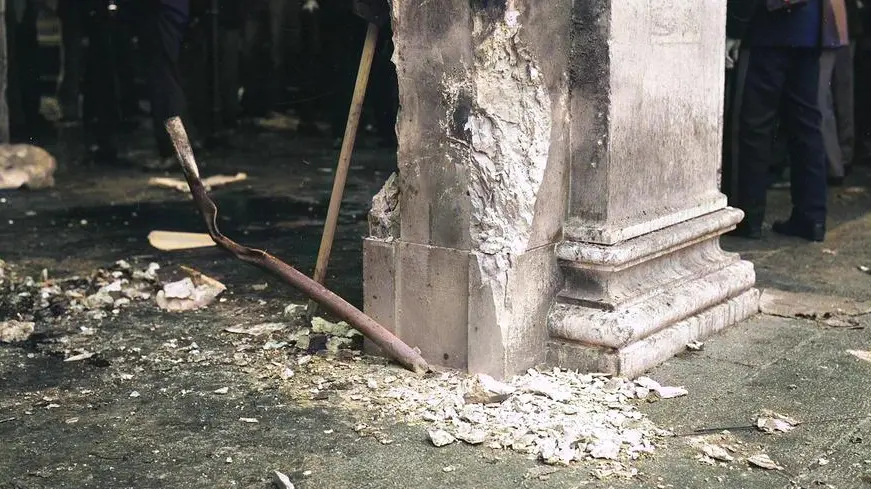 Strage di piazza della Loggia, una foto d'archivio colorata con l'AI - © www.giornaledibrescia.it