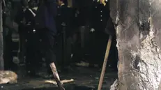28 maggio 1974. L’effetto della bomba sulla colonna in piazza Loggia
