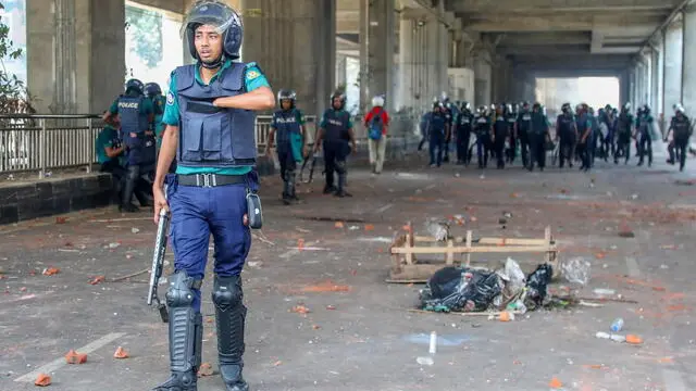 epa11485548 A Police member reacts as demonstrators clash with police, Bangladesh Chhatra League (BCL) and Jubo League members, during ongoing quota students protests under the slogan 'Anti-Discrimination Student Movement' at Mirpur area in Dhaka, Bangladesh, 18 July 2024. According to Police, at least 11 people have been killed and several hundred injured following violent clashes between protesting students and police erupted during nationwide student protests over the abolition of quotas in government jobs. EPA/MONIRUL ALAM