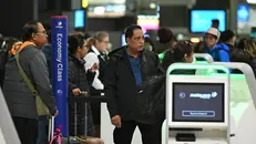 Il crash ha creato numerosi disagi negli aeroporti di mezzo mondo - Foto Ansa © www.giornaledibrescia.it